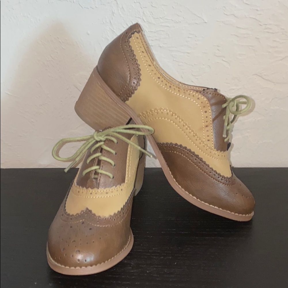 NWT Leather Medium Heel Loafers